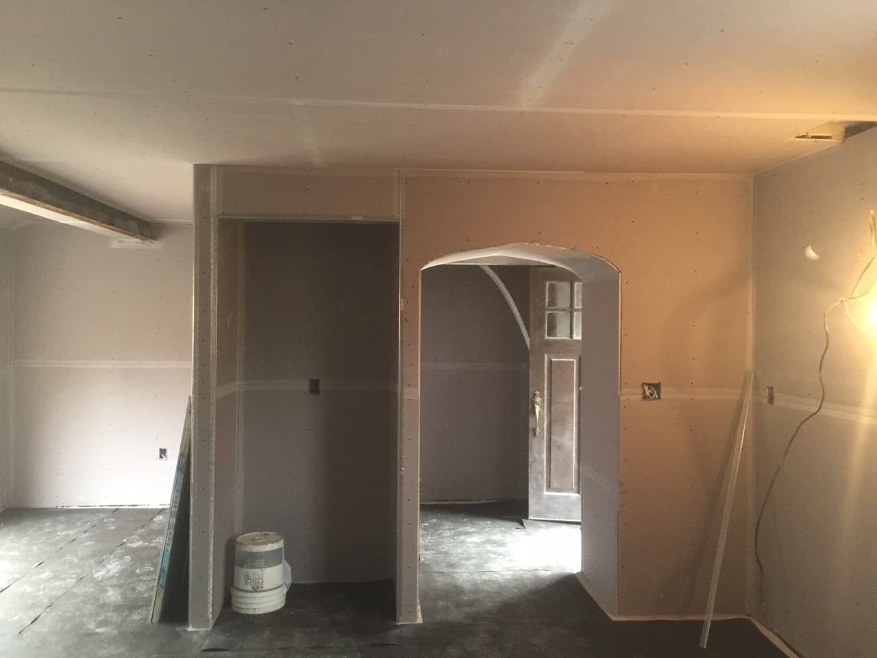 Freshly painted walls and an arched doorway during a renovation