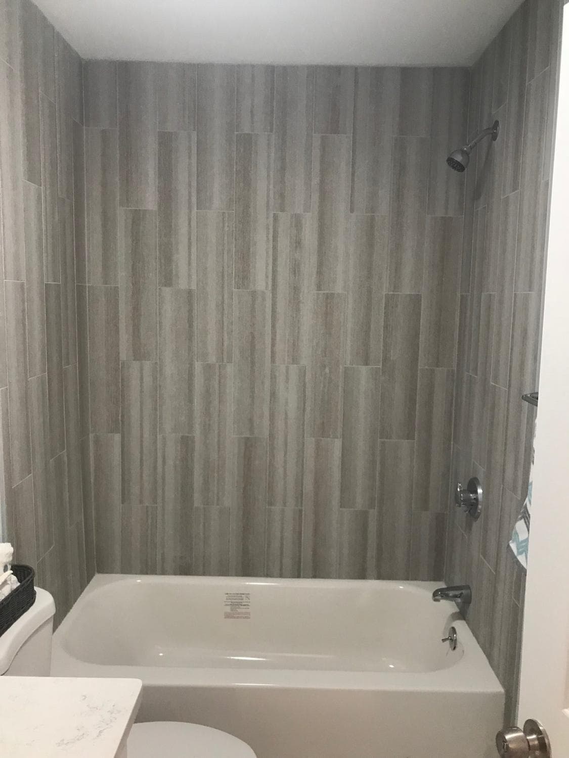 Tub surround with gray plank tile