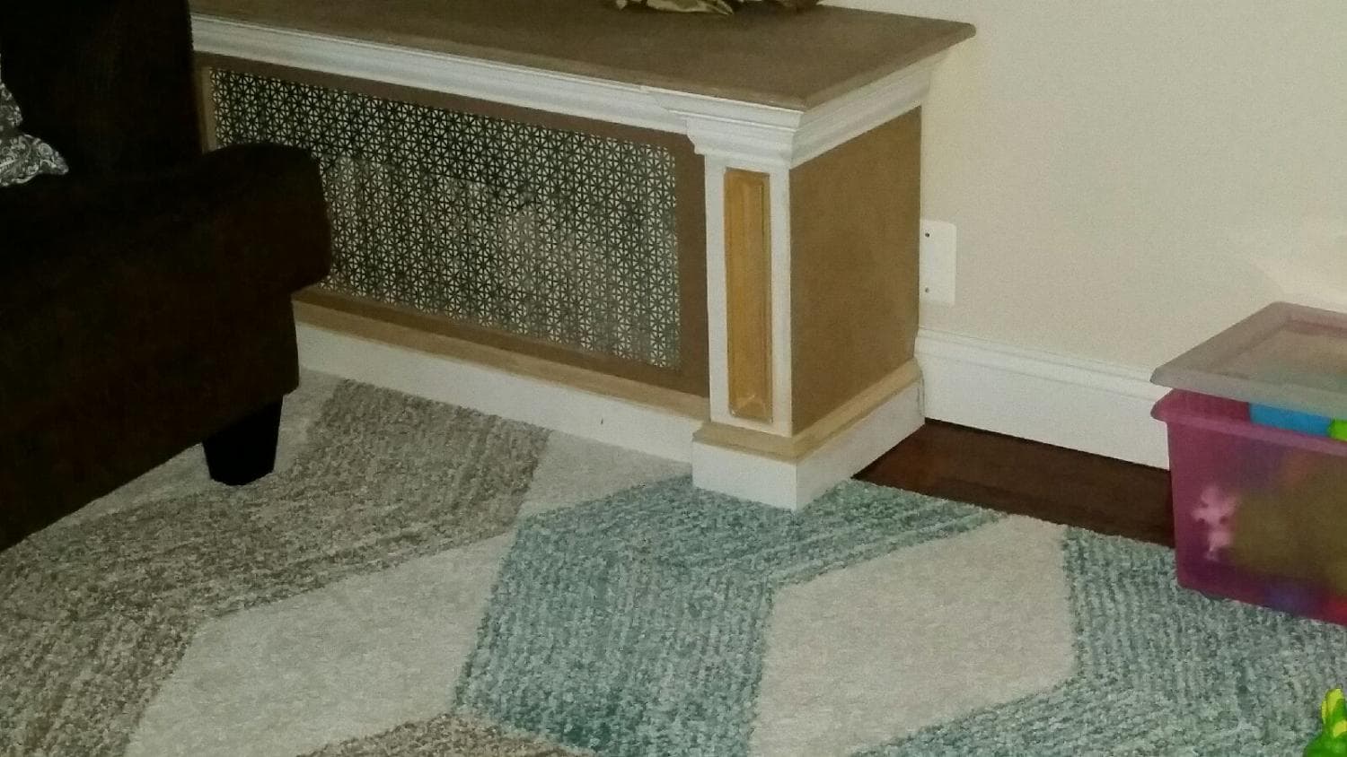 Radiator cover with a decorative grille front
